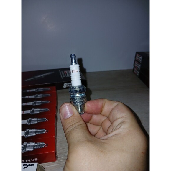 Champion 874 RL82C Small Engine Spark Plugs Pack of 4 New In Box 1992 Vintage - Picture 8 of 16